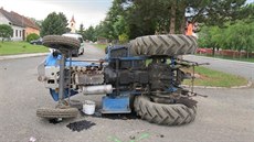 Opilý a zdrogovaný sedmatřicetiletý řidič na Kroměřížsku převrátil traktor, na... Opilý a zdrogovaný sedmatřicetiletý řidič na Kroměřížsku převrátil traktor, na...