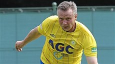 49letý Marián Řízek v zápase veteránů Teplic s Proboštovem. 49letý Marián Řízek v zápase veteránů Teplic s Proboštovem.
