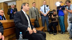 Krajský soud v Táboře zahájil obnovené líčení v případě soudce Jiřího Berky (na... Krajský soud v Táboře zahájil obnovené líčení v případě soudce Jiřího Berky (na...