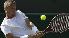 Australský tenista Lleyton Hewitt v duelu s Finem Nieminenem. Australský tenista Lleyton Hewitt v duelu s Finem Nieminenem.