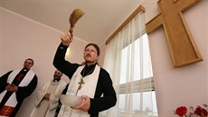 Kaplan Vit Metoděj Kout v úterý vysvětil novou nemocniční kapli v Chebu, která... Kaplan Vit Metoděj Kout v úterý vysvětil novou nemocniční kapli v Chebu, která...