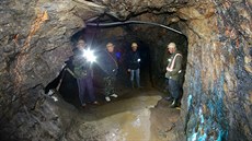 U Zlatých Hor mohou turisté vyrazit do Poštovní štoly, která kdysi patřila k... U Zlatých Hor mohou turisté vyrazit do Poštovní štoly, která kdysi patřila k...