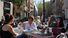 Barcelona je plná zahrádek a venkovních restaurací, kde si mete dát sklenici...