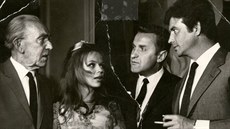 V roce 1964 se ve Varech sešli (zprava) herec Pierre Brice, tehdejší ředitel... V roce 1964 se ve Varech sešli (zprava) herec Pierre Brice, tehdejší ředitel...