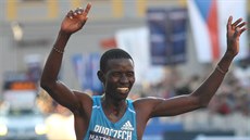 Olomoucký půlmaraton v sobotu vyhrál neznámý Keňan Josphat Kiptis ve výborném... Olomoucký půlmaraton v sobotu vyhrál neznámý Keňan Josphat Kiptis ve výborném...