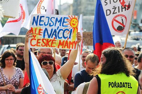 Demonstrace proti islámu na Palackého námstí v Praze. (30. 6. 2015)