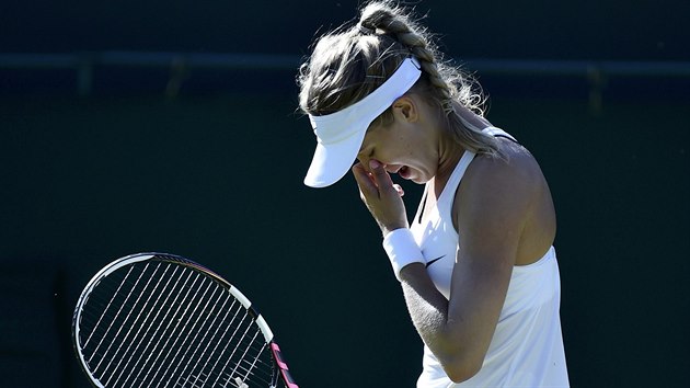 KONEC. Kanadsk tenistka Eugenie Bouchardov vypadla neekan v 1. kole Wimbledonu.