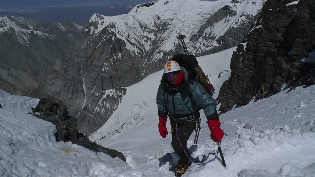 V srpnu 2014 Tom Kuera vystoupal na svou druhou sedmitiscovku  pamrsk vrchol Pik Korenvsk.
