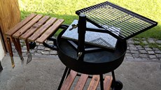 Originální gril vyrobený z tlakové nádoby starého darlingu. Grilovat může podle... Originální gril vyrobený z tlakové nádoby starého darlingu. Grilovat může podle...