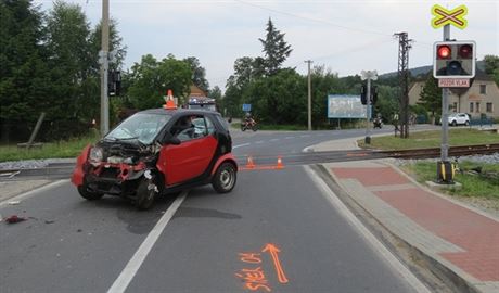 idika vjela na Jesenicku na elezniní pejezd navzdory blikající varovné...