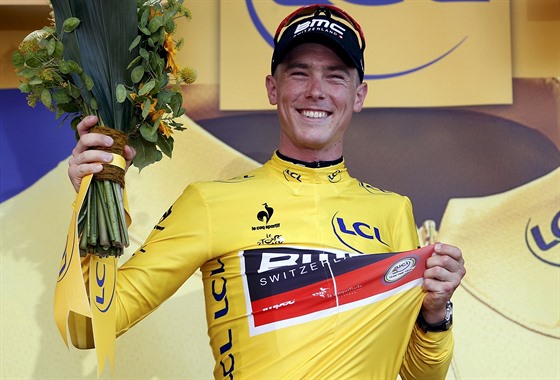 VE LUTÉM. Rohan Dennis, vítz úvodní asovky na Tour de France.