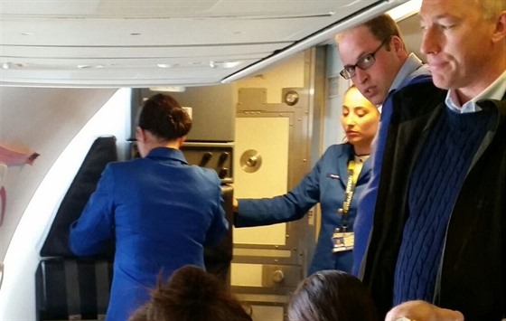 Princ William na palub letadla nízkonákladové spolenosti Ryanair.
