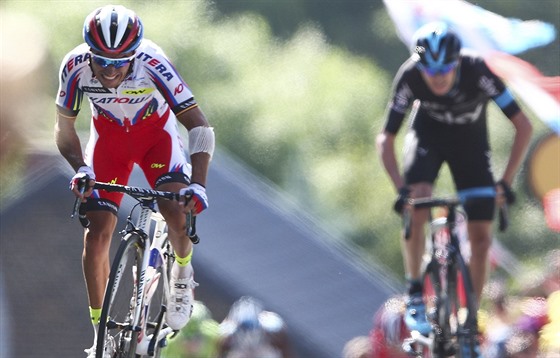 Joaquim Rodriguez (vlevo) míí pro výhru ve tetí etap Tour de France, Chris...