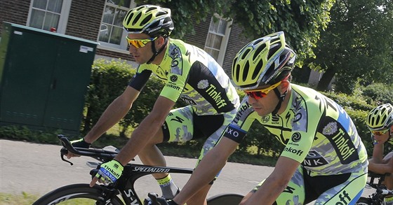 TRÉNINK V UTRECHTU. Alberto Contador se s týmem Tinkoff-Saxo pipravuje v ulicích msta, kde odstartuje Tour de France.