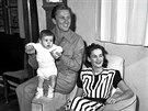 Kirk Douglas, jeho prvn manelka Diana a jejich druhorozen syn Joel (Los...