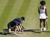 Serena Williamsov ve wimbledonskm semifinle kr kolem dvou podava m.