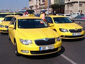Taxikáři zabarikádovali magistrálu Taxikáři zabarikádovali magistrálu