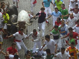 Ve panlsku probíhá festival San Fermín, který ron piláká tisíce turist....