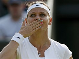 Lucie afov slav postup do osmifinle Wimbledonu.