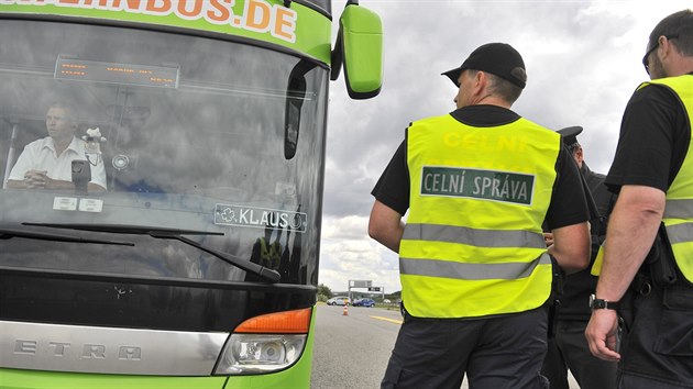 Autobus si policie dopedu vytipovala.