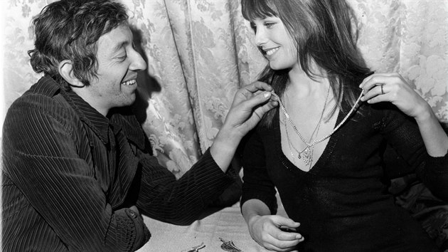 Sex, nkupy, utrcen, umleck tvorba. ivot Gainsbourga a Birkinov nebyl malom욝cky nudn.