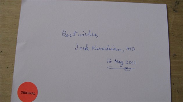 Pn Ve nejlep zn od doktora Jacka Kevorkiana, jemu se kvli poskytovn eutanazie pezdvalo Doktor Smrt, zvltn.