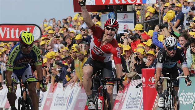 TSNÝ FINI. 2. etapu Tour de France vyhrál v závreném spurtu Andre Greipel...