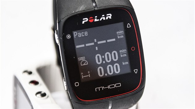 TEST: Polar M400 - Pi trninku mte na vbr ze zobrazen a 4 datovch pol na jedn obrazovce. Pokud poet pol snte, prvn ze zvolench daj se zvt. To se hod pedevm tam, kde chcete mt bezproblmov pehled o men veliin.