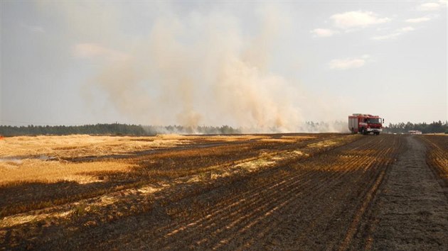 Por pole u obce Kue na Psecku likvidovali jihoet hasii v ter nkolik hodin.