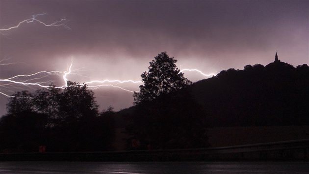 Non boue nad zmkem Zelen Hora u Nepomuku. (8. 7. 2015)