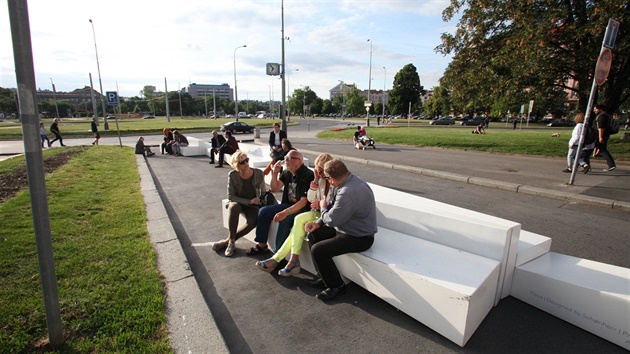 Prvn projekt byl pedstaven na Vtznm nmst v Praze 6. Byla jm putovn instalace Join/ - The Sofa Experience, vytvoen pro dnsk Aarhus Festival.