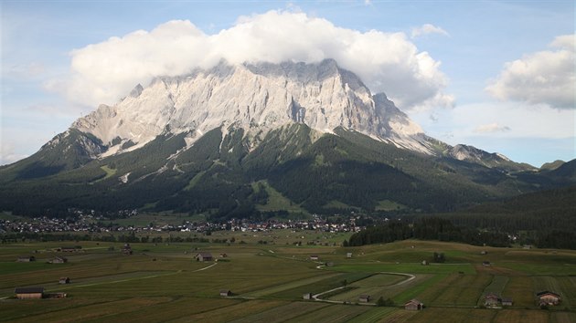 Vrchol Zugspitze je jen mal kousek tohoto masivu. Cel se jmenuje Wetterstein a Zugspitze je s 2962 metry jeho nejvym bodem.