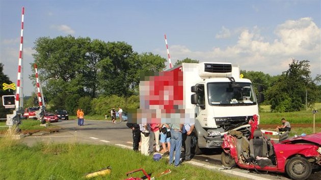 Tragick nehoda na elezninm pejezdu mezi Kopidlnem a Jinem (30.6.2015).