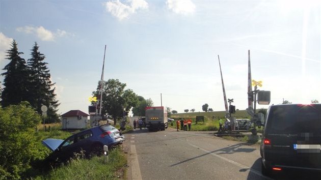 Tragick nehoda na elezninm pejezdu mezi Kopidlnem a Jinem (30.6.2015).