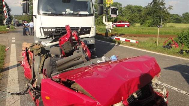 Tragick nehoda na elezninm pejezdu mezi Kopidlnem a Jinem (30.6.2015).
