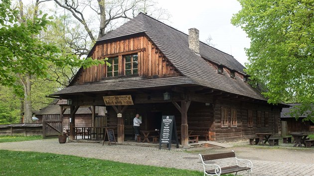 Valask muzeum v prod Ronov pod Radhotm.