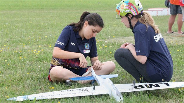 Na olomouckm letiti se v tchto dnech kon svtov ampiont v zvodech model letadel v letu kolem pylon. Modely jsou schopn doshnout rychlosti a 340 kilometr v hodin.