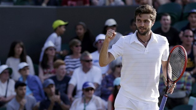 Gilles Simon se raduje, pes Tome Berdycha proel do tvrtfinle Wimbledonu.