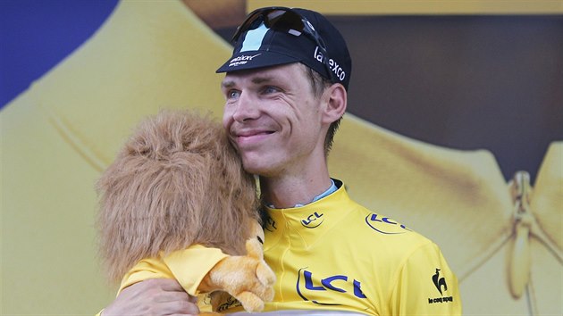 Tony Martin se po tvrt etap Tour de France oblkl do lutho dresu.