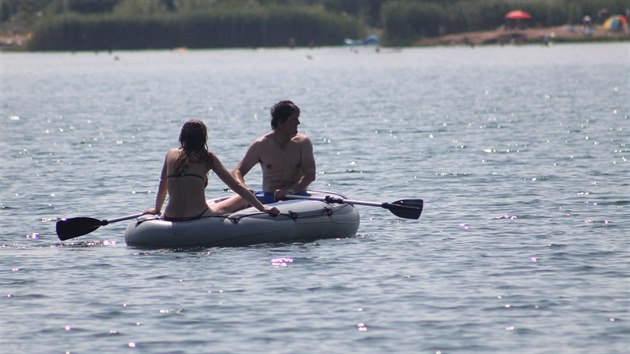 Velká vodní plocha umožňuje i plavbu na nafukovacích člunech. Velká vodní plocha umožňuje i plavbu na nafukovacích člunech.