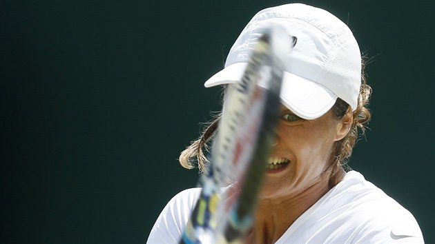 Monica Niculescuov ve 3. kole Wimbledonu, soupekou j je Kristna Plkov.