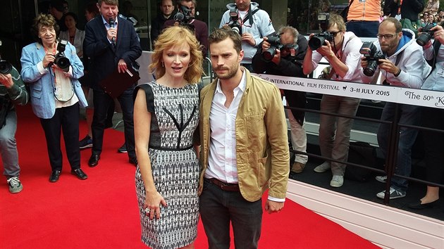 Jamie Dornan a Aa Geislerov na festivalu v Karlovch Varech