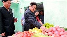Severokorejský vůdce Kim Čong-un na inspekci ukázkové farmy nedaleko... Severokorejský vůdce Kim Čong-un na inspekci ukázkové farmy nedaleko...