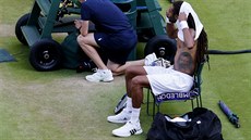 Nmecký tenista Dustin Brown odhalil v pestávce utkání 2. kola Wimbledonu...