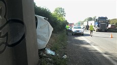 Při nehodě na R7 narazil řidič do mostní konstrukce. (3.7.2015) Při nehodě na R7 narazil řidič do mostní konstrukce. (3.7.2015)