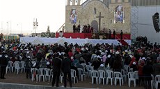 Pape Frantiek na letiti v El Alto