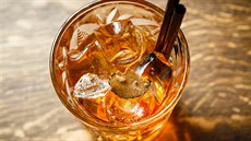 Old Fashioned Truffle Rum pipravený v restauraci Na Golfu v Kostelci u Kík