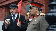 Dvojníci Vladimíra Iljiče Lenina a Josifa Vissarionoviče Stalina na archivním... Dvojníci Vladimíra Iljiče Lenina a Josifa Vissarionoviče Stalina na archivním...