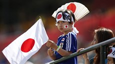 Malý japonský fanouek ped semifinále MS fotbalistek