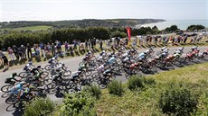 Cyklistický peloton v šesté etapě Tour de France Cyklistický peloton v šesté etapě Tour de France